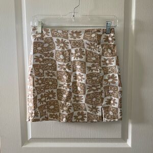Cute flower skirt. Size: 5